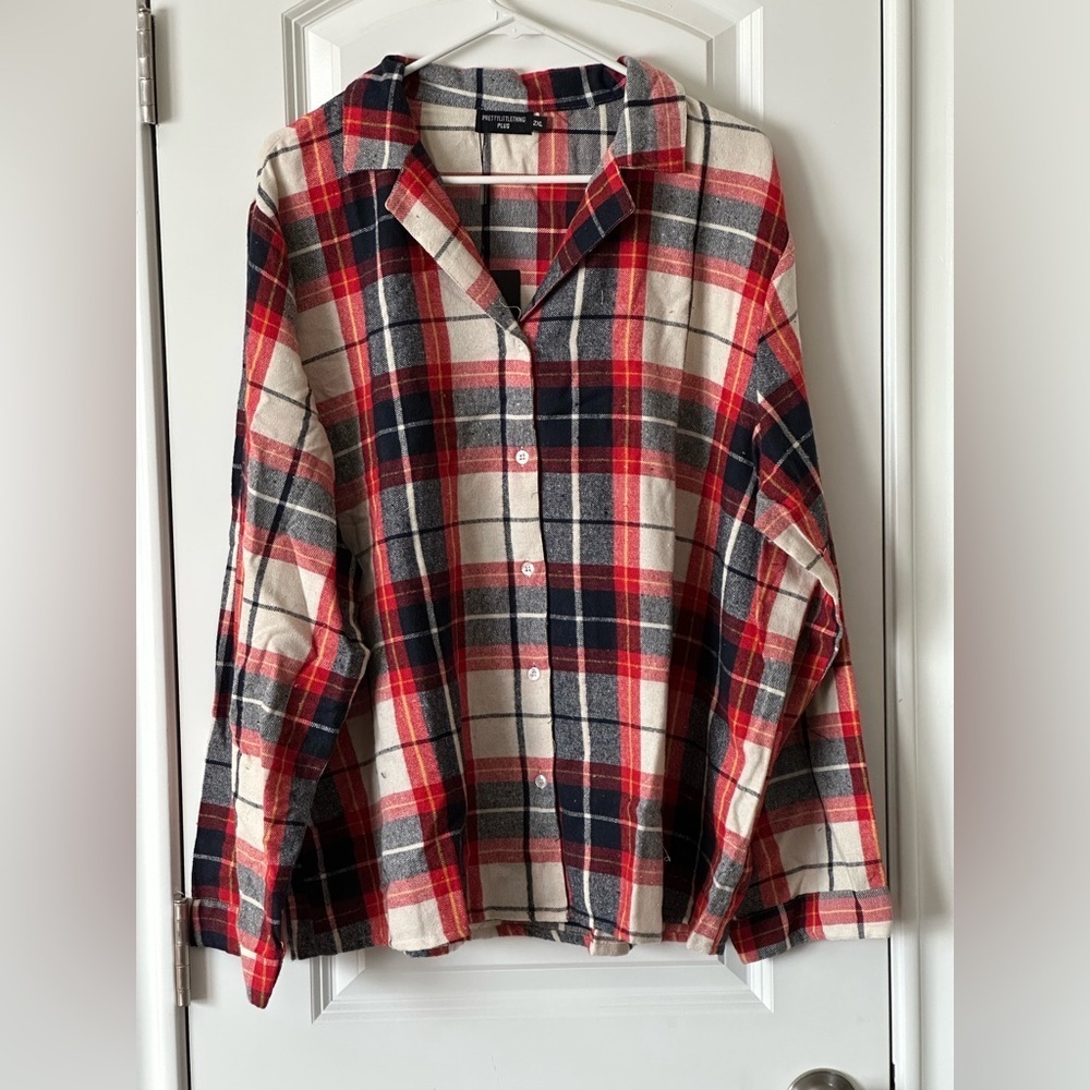 PrettyLittleThing Plus Red and Blue Plaid Button-Up Shirt, size 2XL